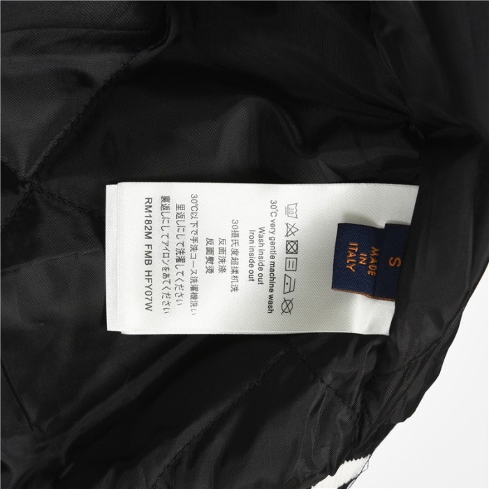 Clothes LOUIS VUITTON 819