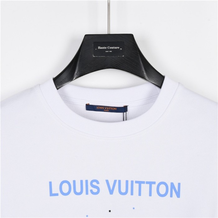 Clothes LOUIS VUITTON 821