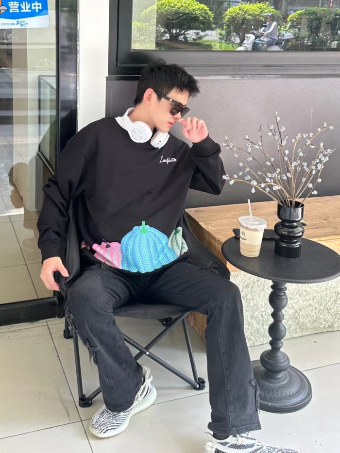 Clothes LOUIS VUITTON 823