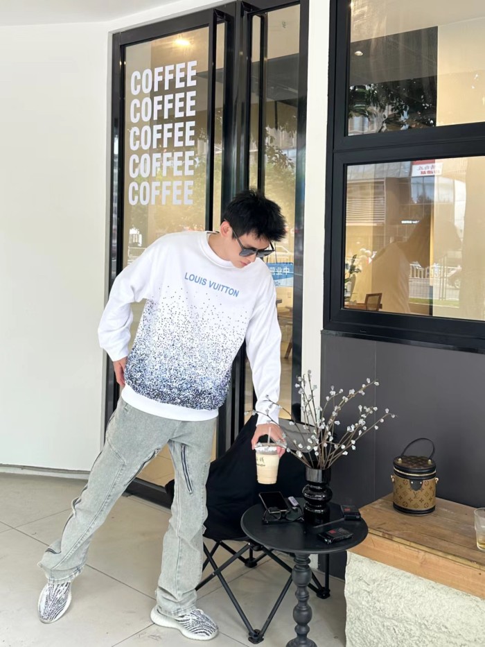 Clothes LOUIS VUITTON 821