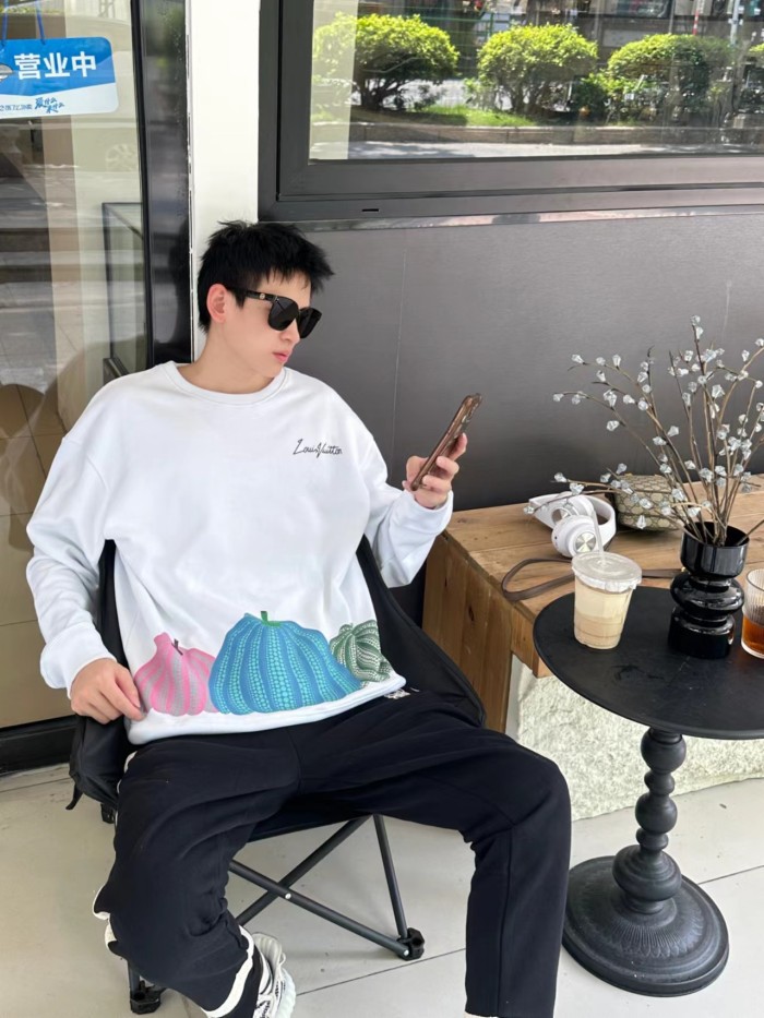 Clothes LOUIS VUITTON 824