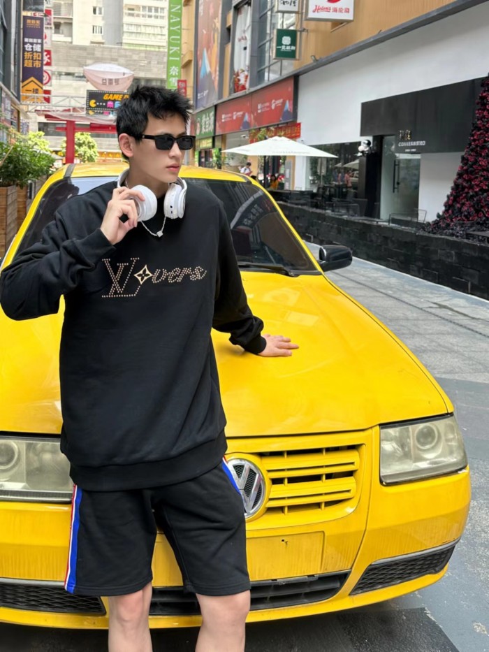 Clothes LOUIS VUITTON 825