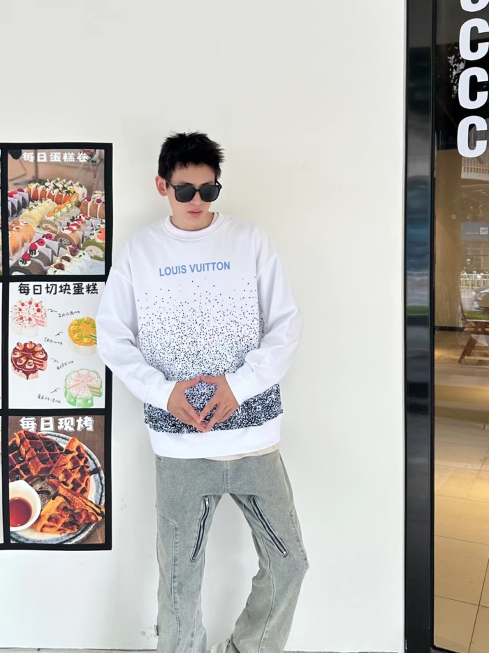 Clothes LOUIS VUITTON 821