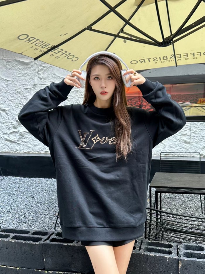 Clothes LOUIS VUITTON 825