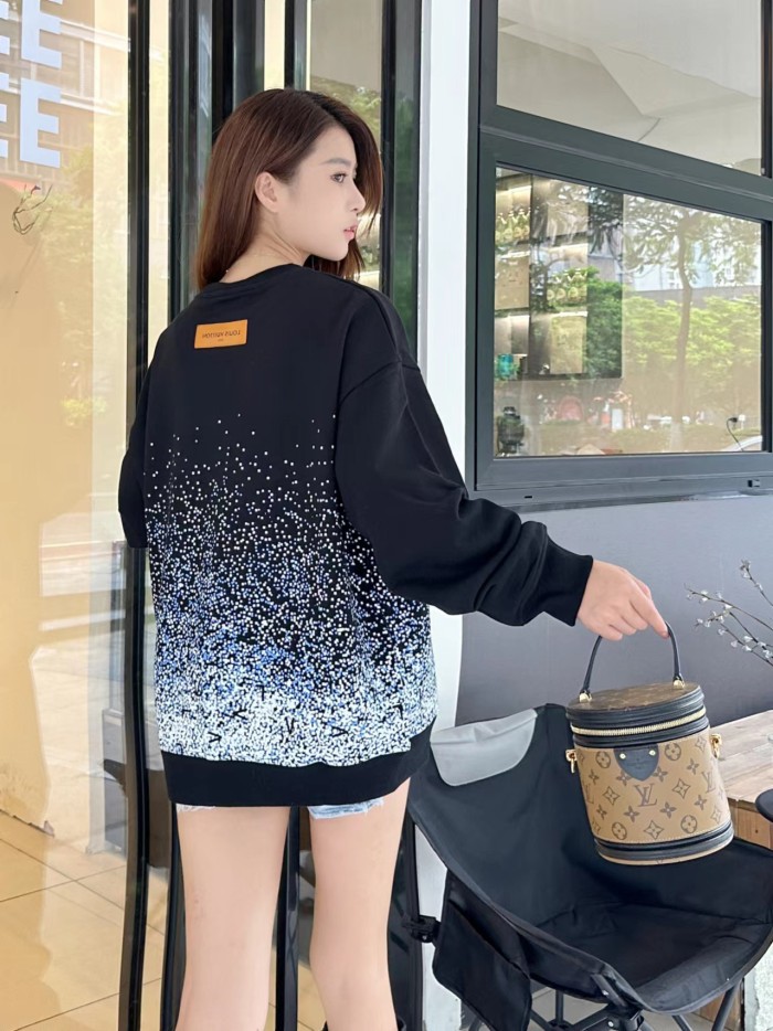 Clothes LOUIS VUITTON 820