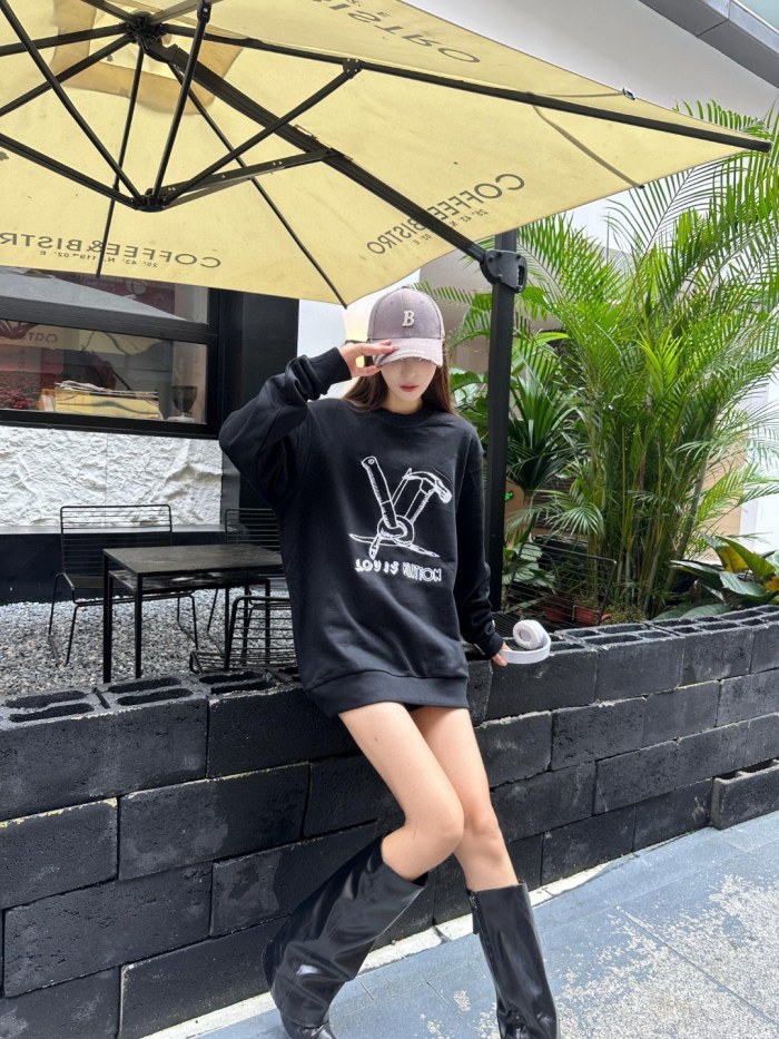 Clothes LOUIS VUITTON 822