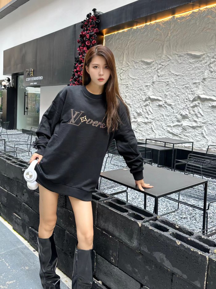 Clothes LOUIS VUITTON 825