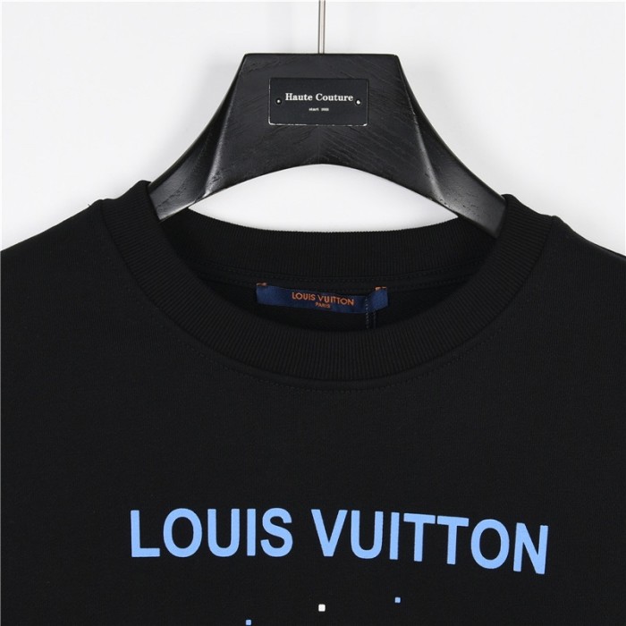 Clothes LOUIS VUITTON 820