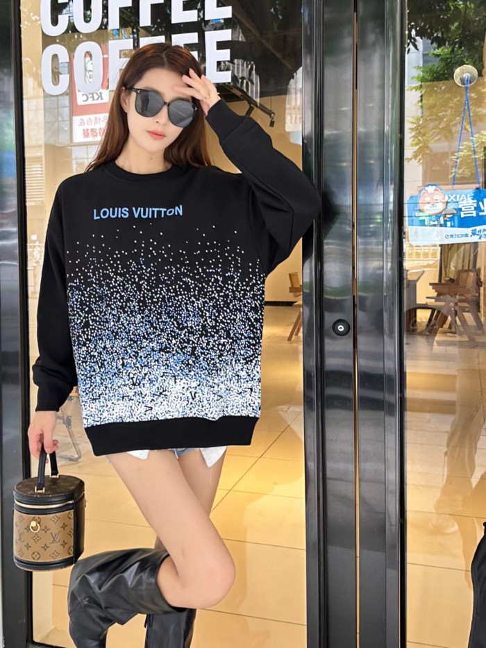Clothes LOUIS VUITTON 820