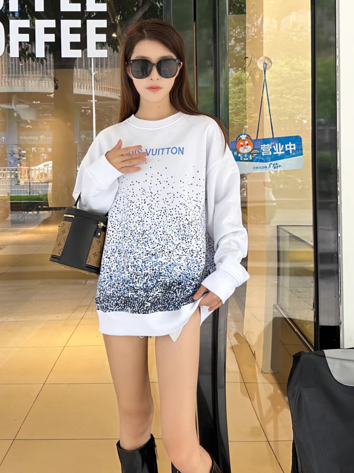 Clothes LOUIS VUITTON 821