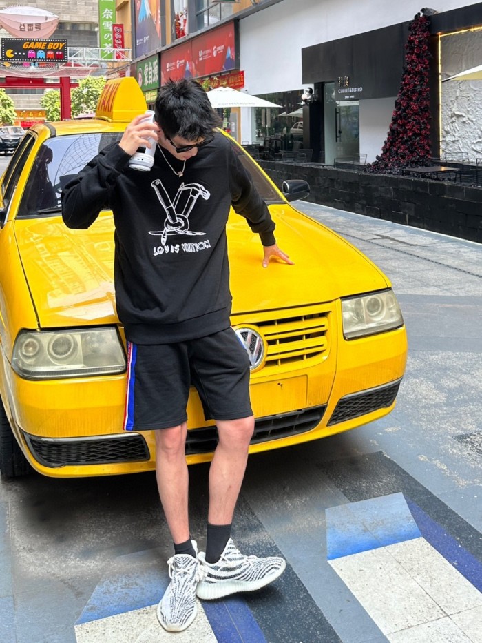 Clothes LOUIS VUITTON 822