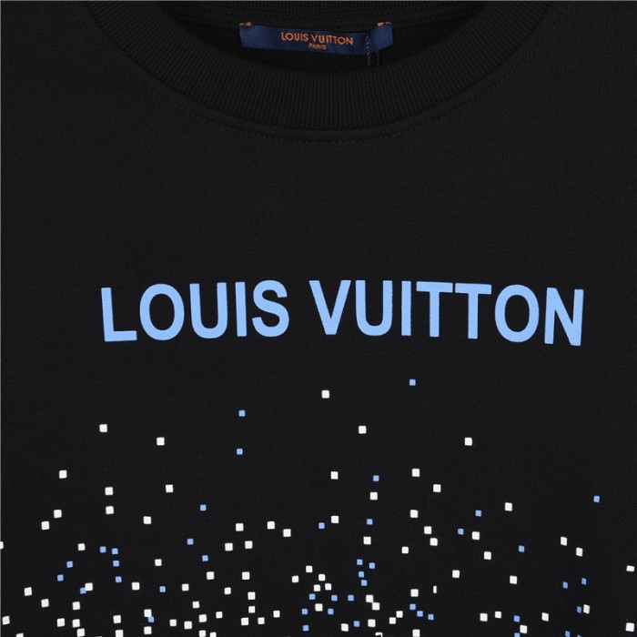 Clothes LOUIS VUITTON 820