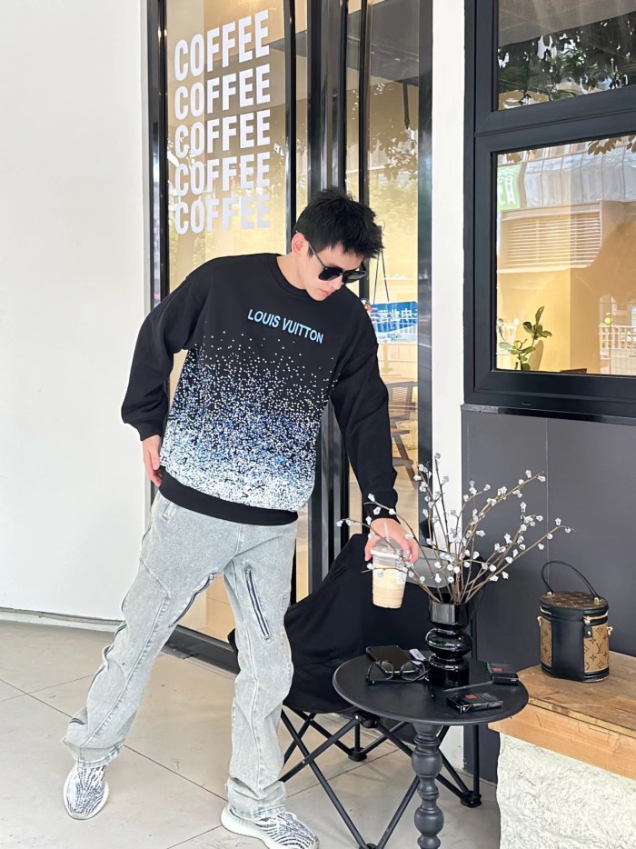 Clothes LOUIS VUITTON 820