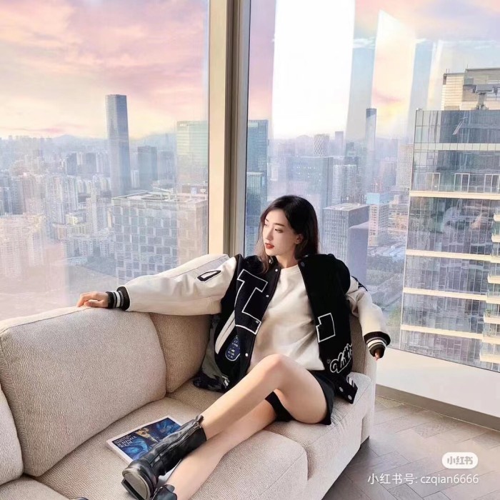 Clothes LOUIS VUITTON 830