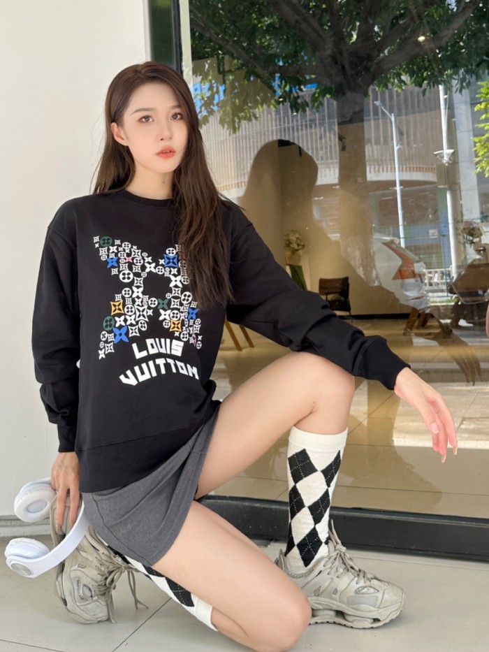 Clothes LOUIS VUITTON 834