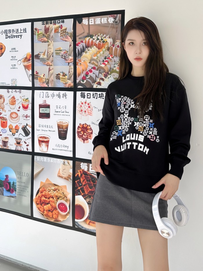 Clothes LOUIS VUITTON 834