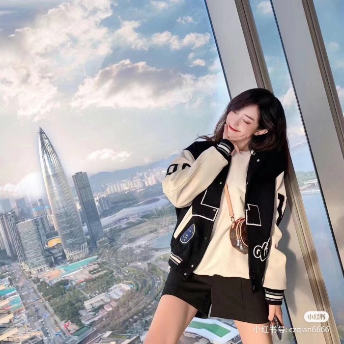 Clothes LOUIS VUITTON 830