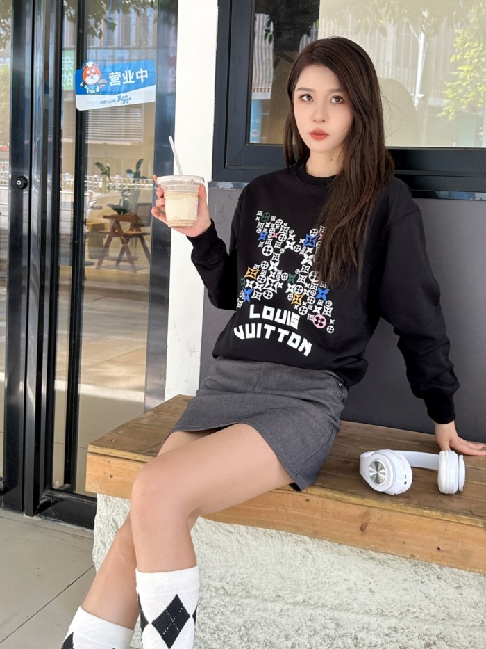 Clothes LOUIS VUITTON 834