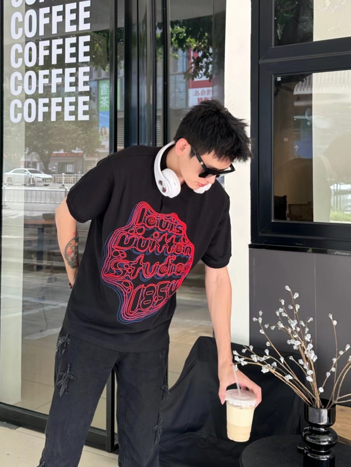 Clothes LOUIS VUITTON 832