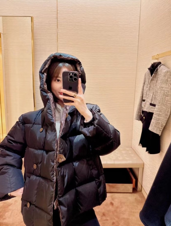 Clothes LOUIS VUITTON 838