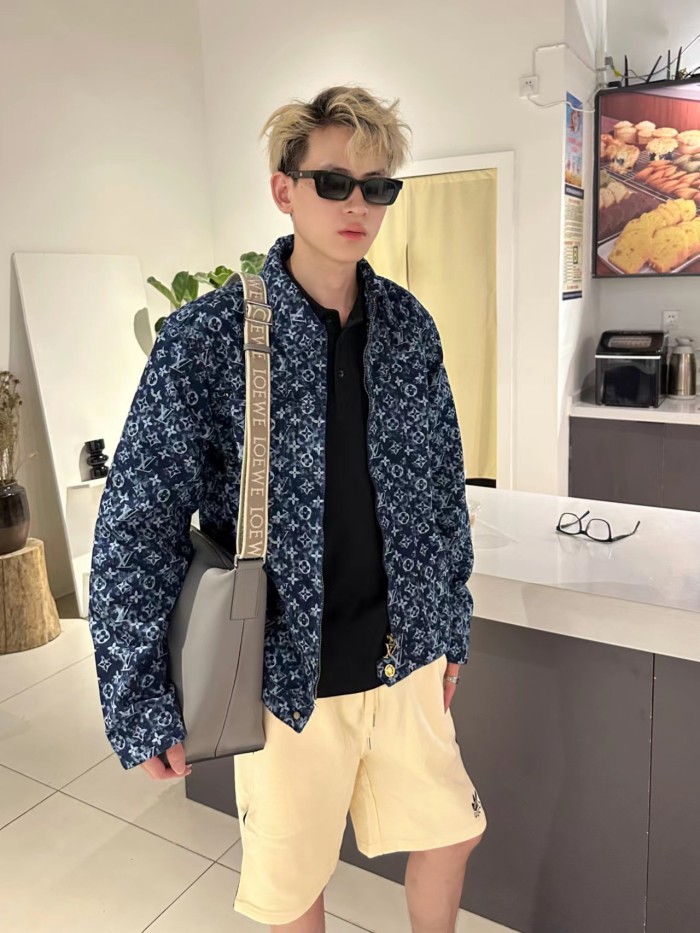 Clothes LOUIS VUITTON 836