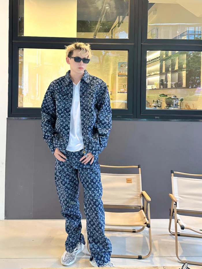 Clothes LOUIS VUITTON 837