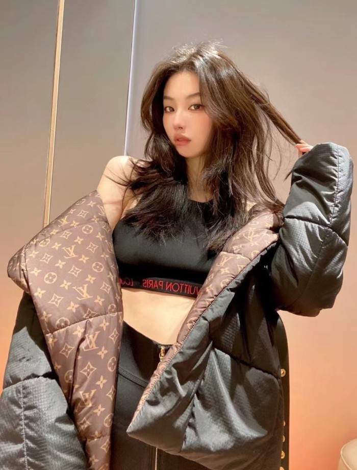 Clothes LOUIS VUITTON 838