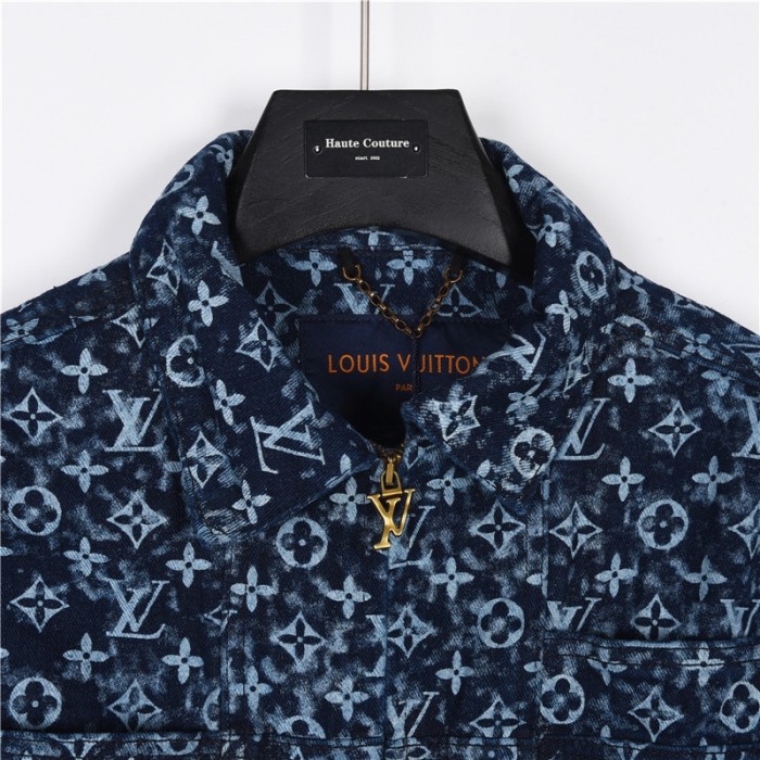 Clothes LOUIS VUITTON 836