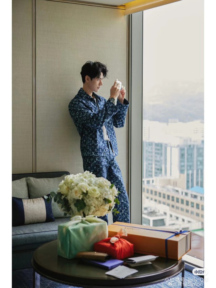 Clothes LOUIS VUITTON 837