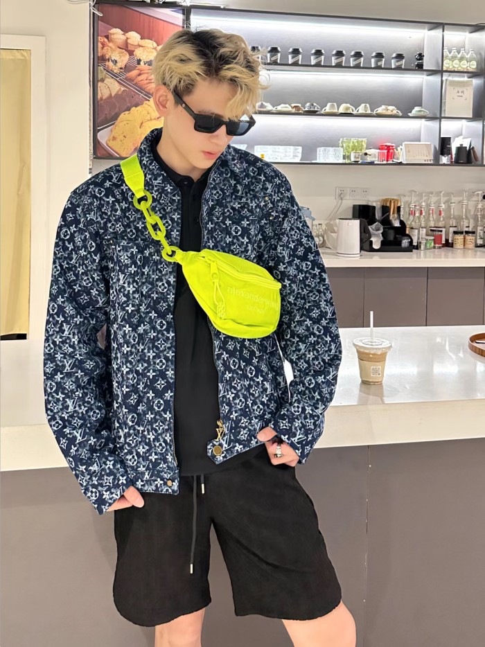Clothes LOUIS VUITTON 836