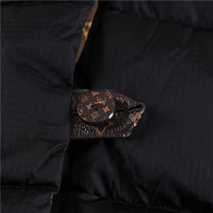 Clothes LOUIS VUITTON 838