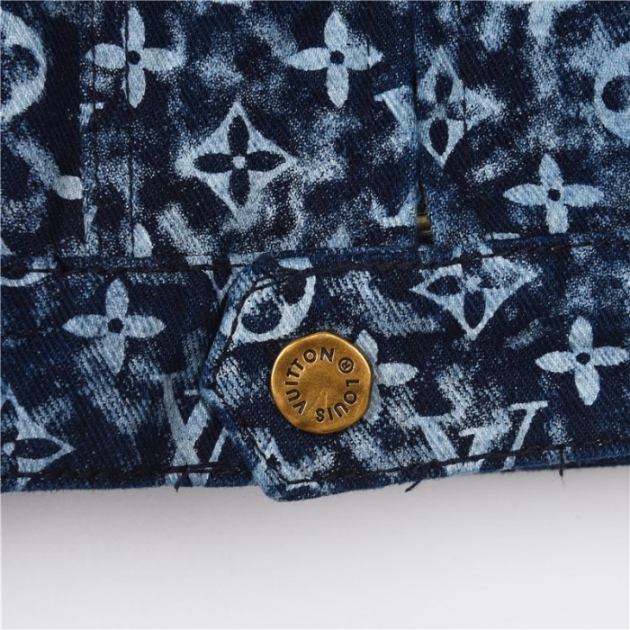 Clothes LOUIS VUITTON 836