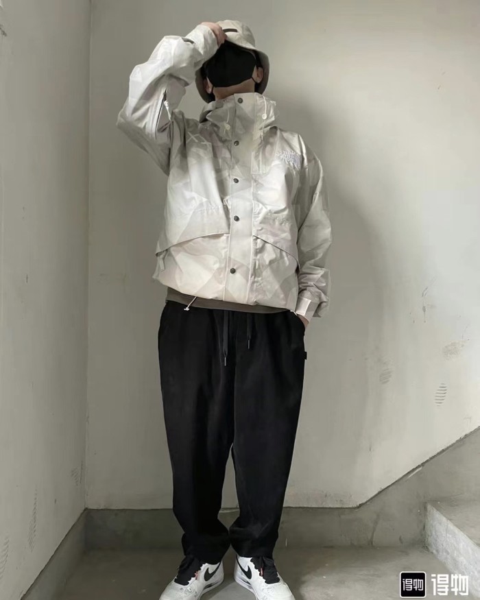 Colthes The North Face x Kaws 1