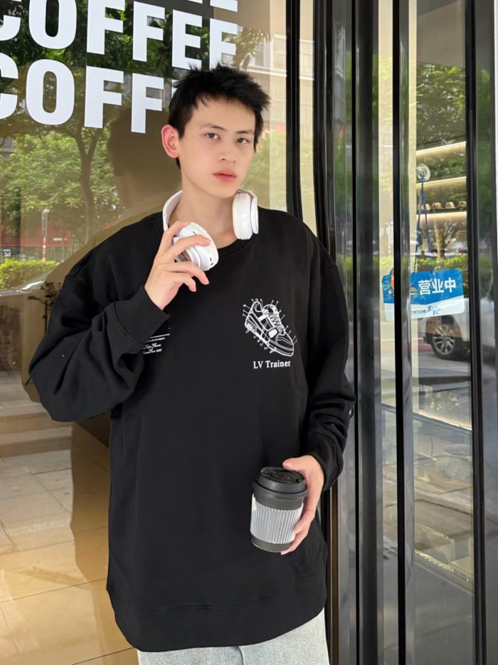 Clothes LOUIS VUITTON 844