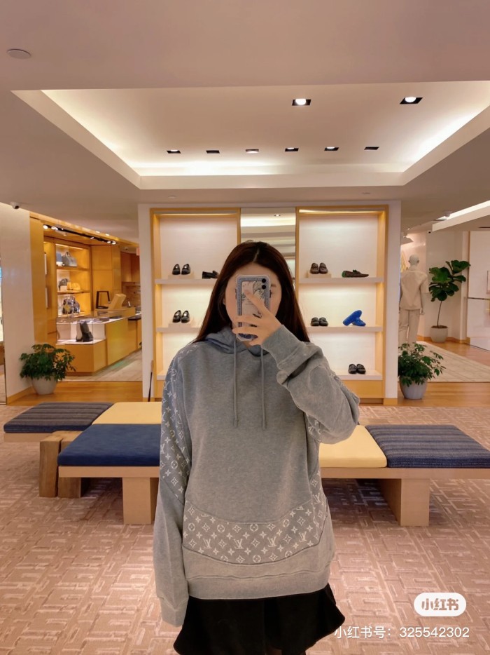 Clothes LOUIS VUITTON 843