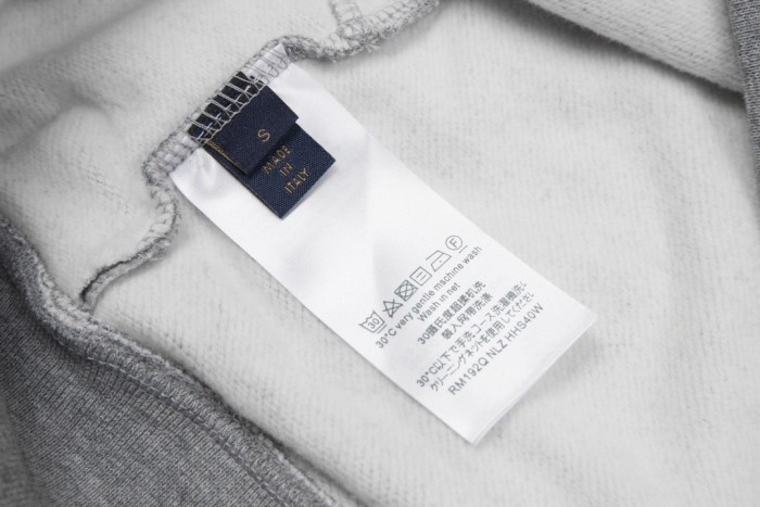 Clothes LOUIS VUITTON 843