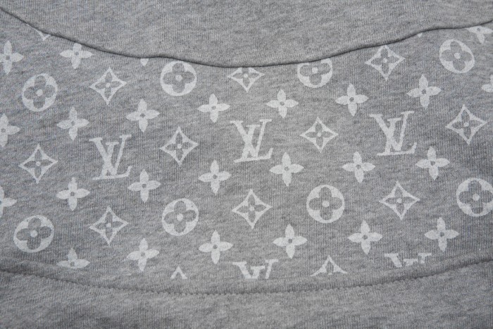 Clothes LOUIS VUITTON 843