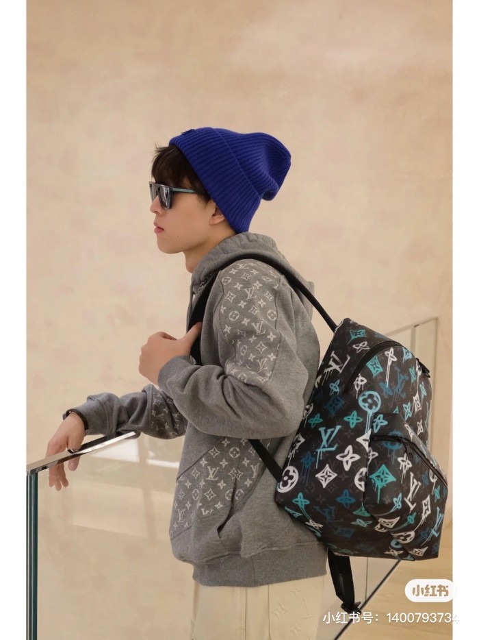 Clothes LOUIS VUITTON 843