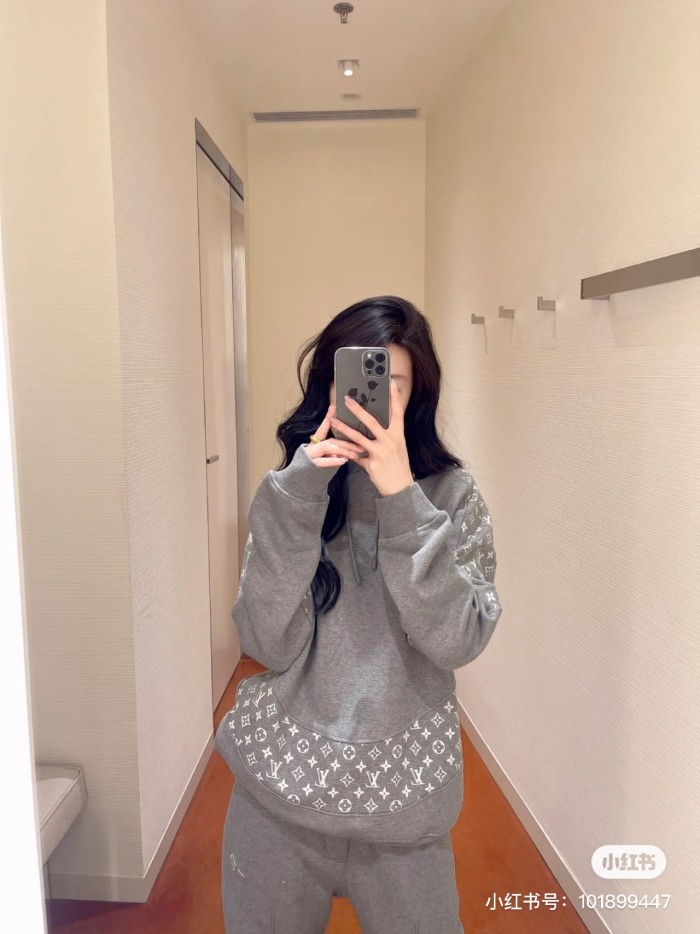 Clothes LOUIS VUITTON 843