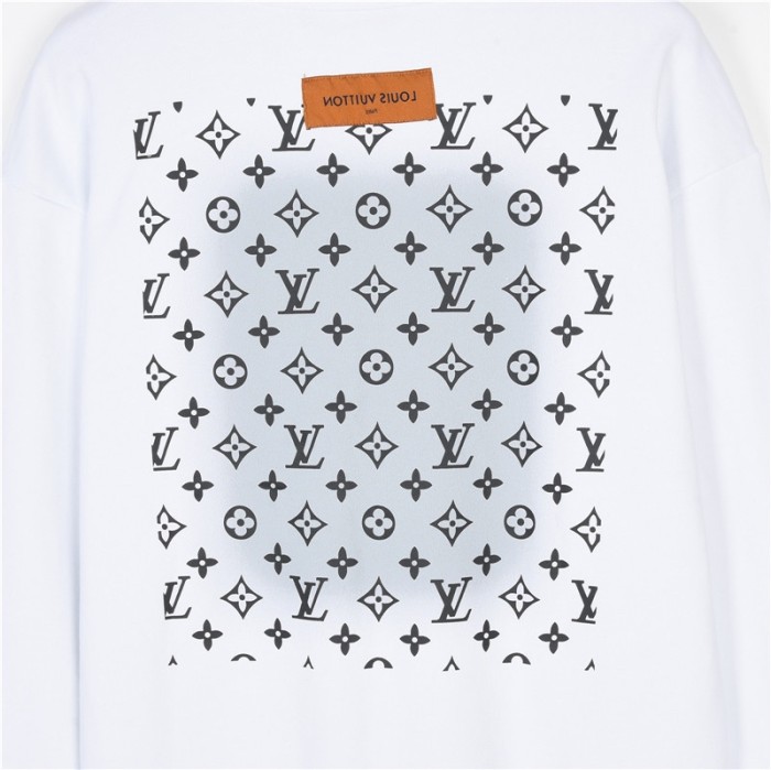 Clothes LOUIS VUITTON 850