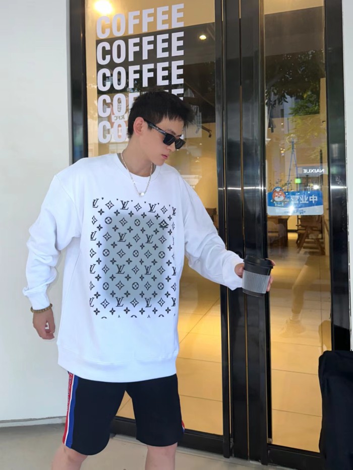 Clothes LOUIS VUITTON 850
