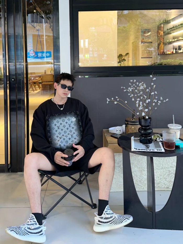 Clothes LOUIS VUITTON 849