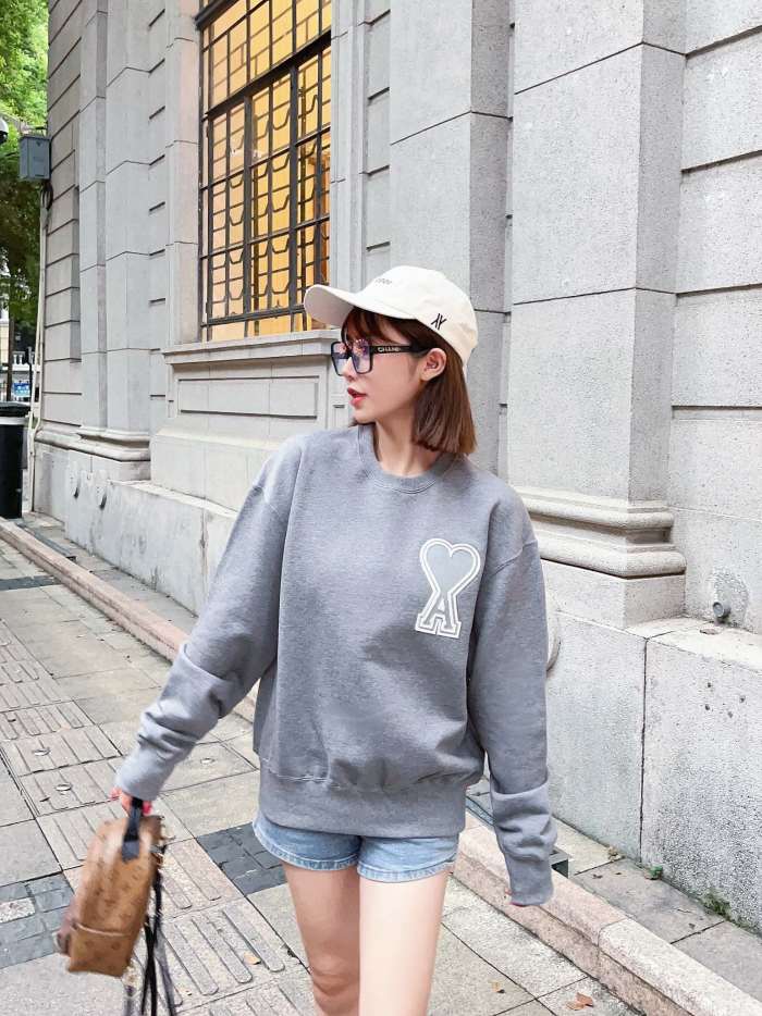 Clothes AMI 53