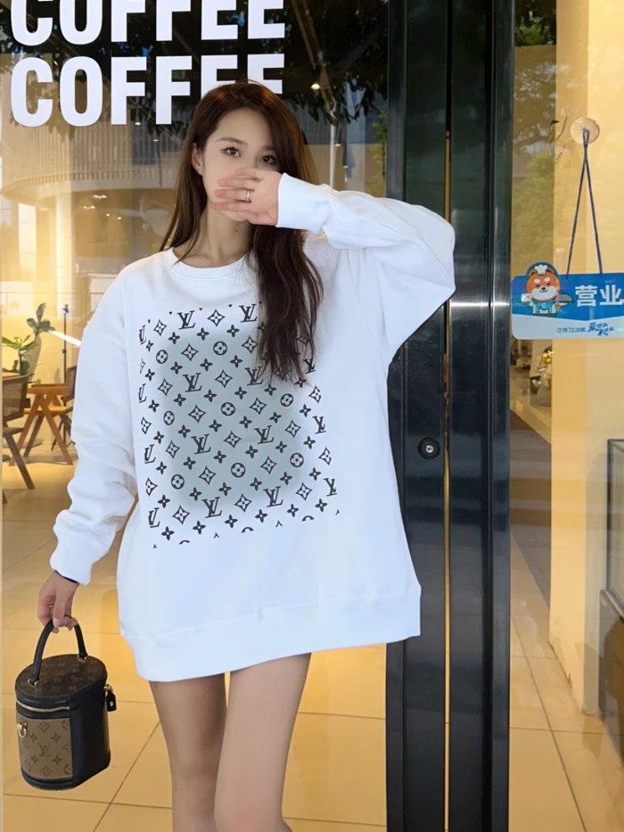 Clothes LOUIS VUITTON 850