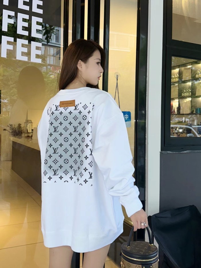 Clothes LOUIS VUITTON 850