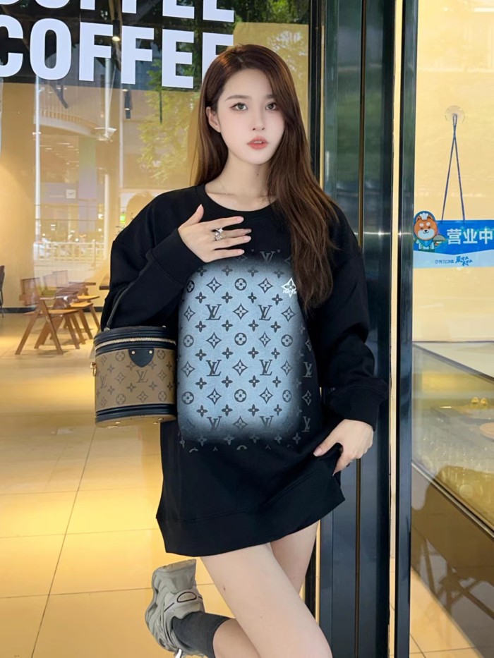 Clothes LOUIS VUITTON 849