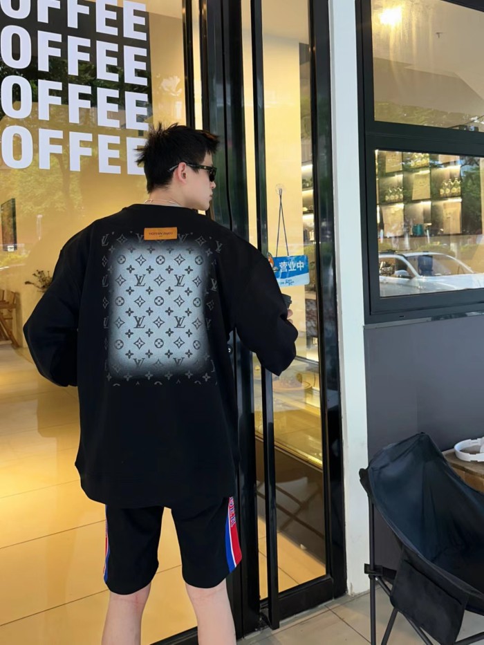 Clothes LOUIS VUITTON 849