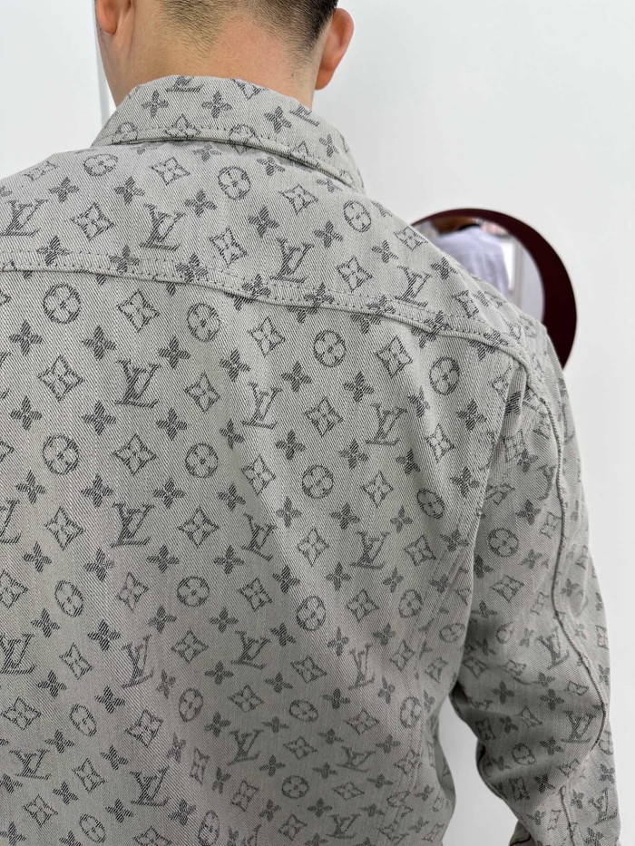 Clothes LOUIS VUITTON 852