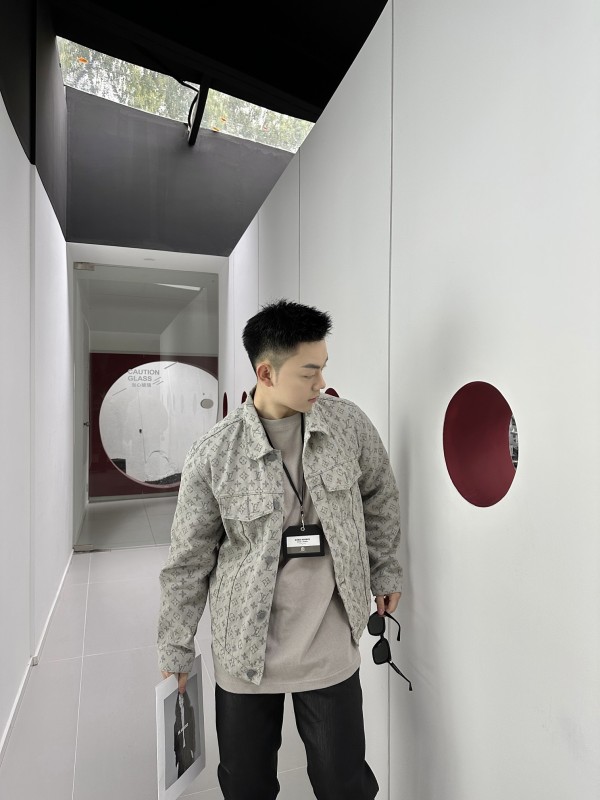 Clothes LOUIS VUITTON 852