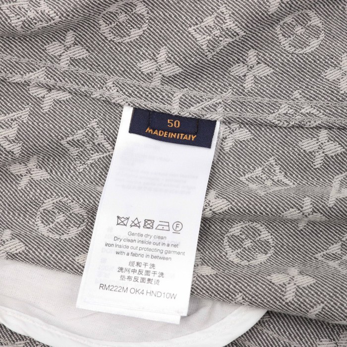 Clothes LOUIS VUITTON 852